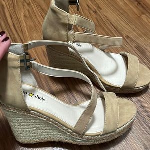 Lulus tan wedges
